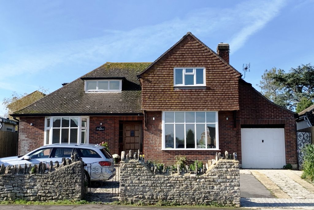 The Dolphins Perfect for families just 2 minutes from the beach